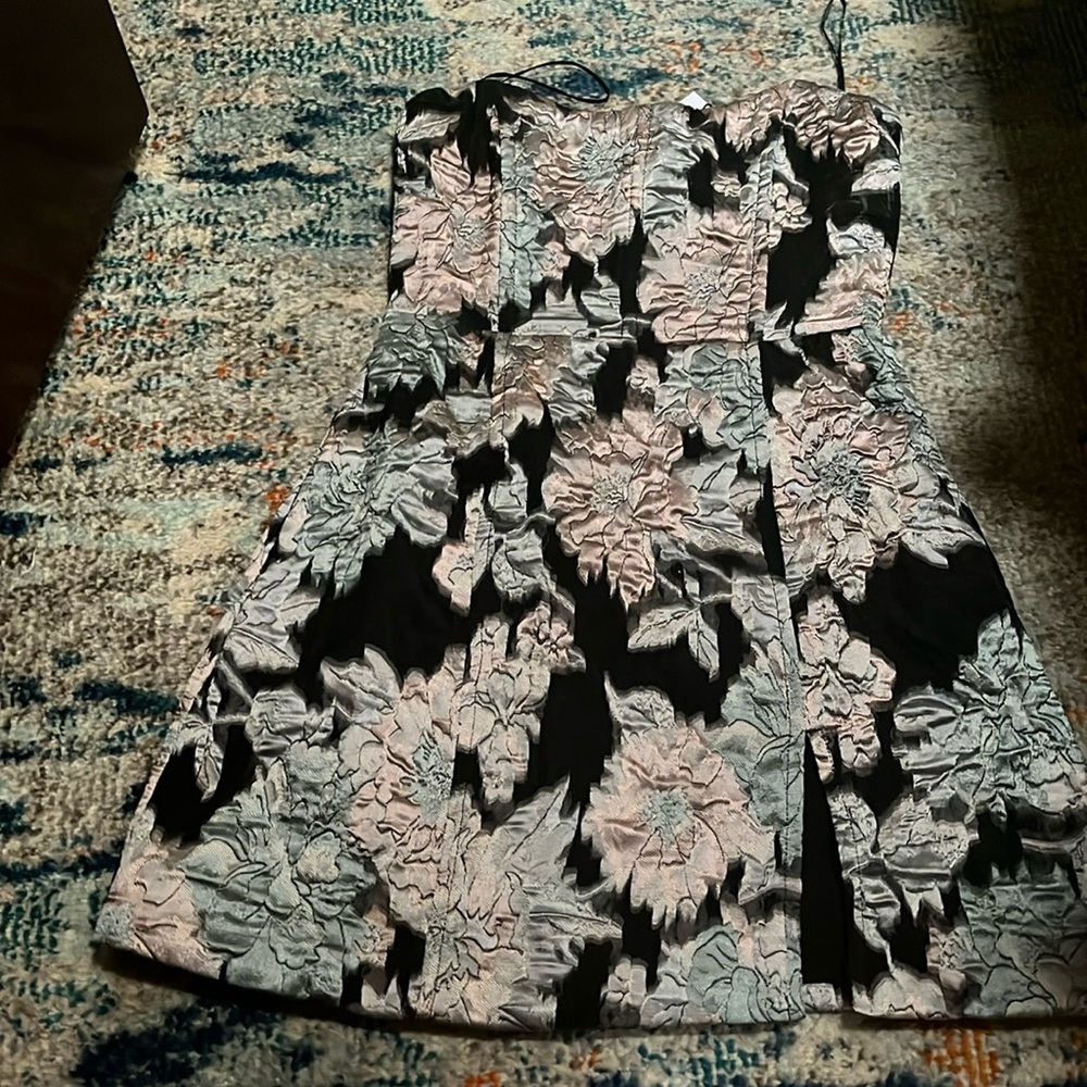Strapless brocade like mini dress